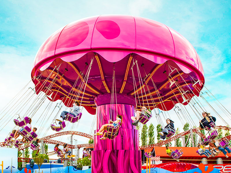 Guests on the Jellyfish Jam attraction
