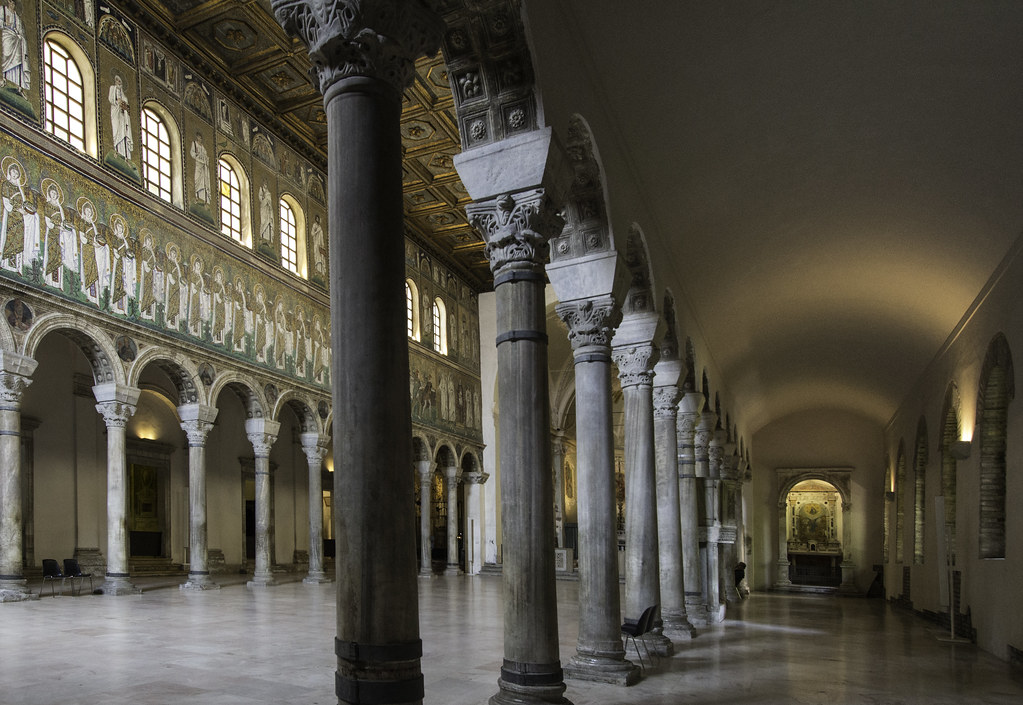Ravenna interno basilica di Sant'Apollinare Nuovo