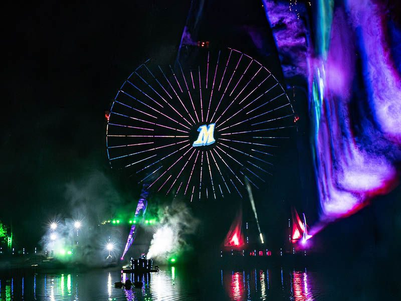 Black Lake, Night Show